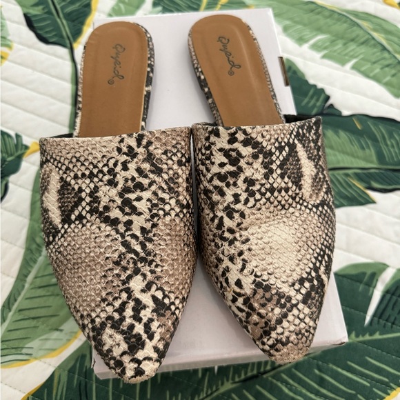 Qupid snakeskin mules, size 8 - Picture 3 of 3